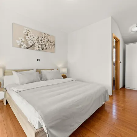 Вилла Vesna For 6 Persons Near With 32 M2 Private Pool, Kids Playground & Free Bikes *
