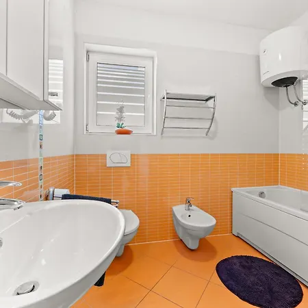 Vesna For 6 Persons Near With 32 M2 Private Pool, Kids Playground & Free Bikes Пула
