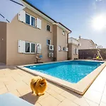Vesna For 6 Persons Near With 32 M2 Private Pool, Kids Playground & Free Bikes Villa *