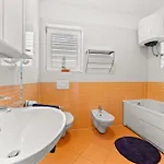 Vesna For 6 Persons Near With 32 M2 Private Pool, Kids Playground & Free Bikes Pula