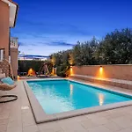 Vesna For 6 Persons Near With 32 M2 Private Pool, Kids Playground & Free Bikes * Pula
