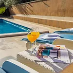 Vesna For 6 Persons Near With 32 M2 Private Pool, Kids Playground & Free Bikes Villa Pula