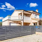Vesna For 6 Persons Near With 32 M2 Private Pool, Kids Playground & Free Bikes Villa Pula