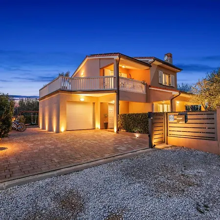 Vesna For 6 Persons Near With 32 M2 Private Pool, Kids Playground & Free Bikes Villa *