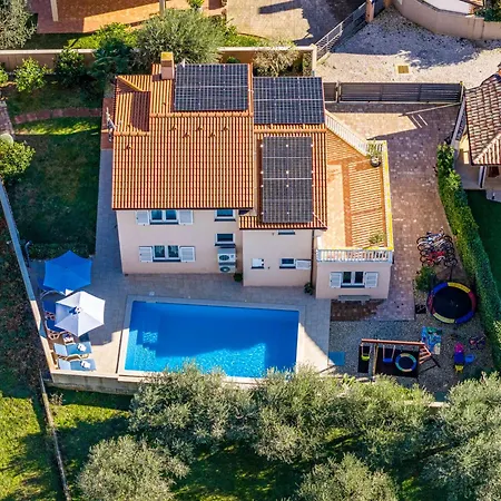 Vesna For 6 Persons Near With 32 M2 Private Pool, Kids Playground & Free Bikes Vila