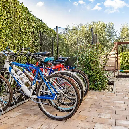 Vesna For 6 Persons Near With 32 M2 Private Pool, Kids Playground & Free Bikes Pula