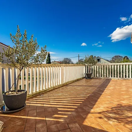 Vesna For 6 Persons Near With 32 M2 Private Pool, Kids Playground & Free Bikes Willa