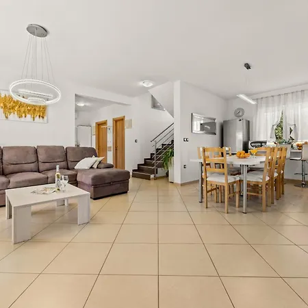 Vesna For 6 Persons Near With 32 M2 Private Pool, Kids Playground & Free Bikes Willa *