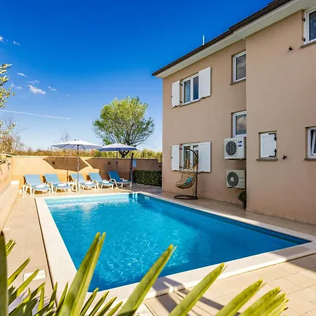 Vesna For 6 Persons Near With 32 M2 Private Pool, Kids Playground & Free Bikes Willa