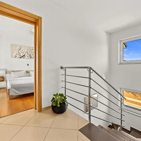 Villa Vesna For 6 Persons Near With 32 M2 Private Pool, Kids Playground & Free Bikes *