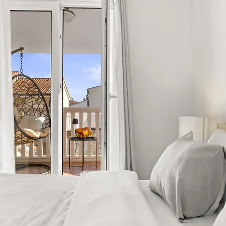 Vesna For 6 Persons Near With 32 M2 Private Pool, Kids Playground & Free Bikes Villa Pula