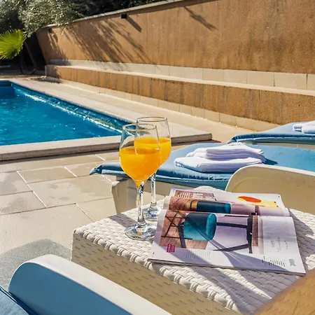 Vesna For 6 Persons Near With 32 M2 Private Pool, Kids Playground & Free Bikes Willa Pula