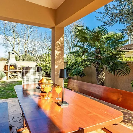 Willa Vesna For 6 Persons Near With 32 M2 Private Pool, Kids Playground & Free Bikes
