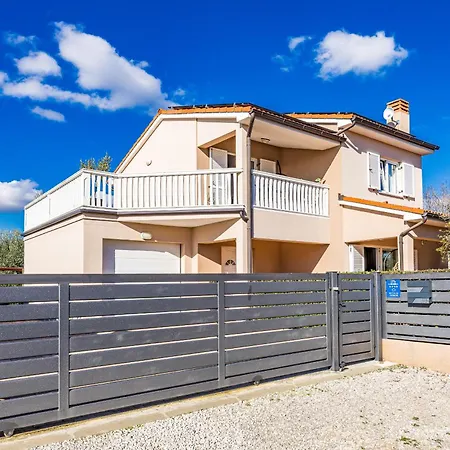 Vesna For 6 Persons Near With 32 M2 Private Pool, Kids Playground & Free Bikes Willa Pula