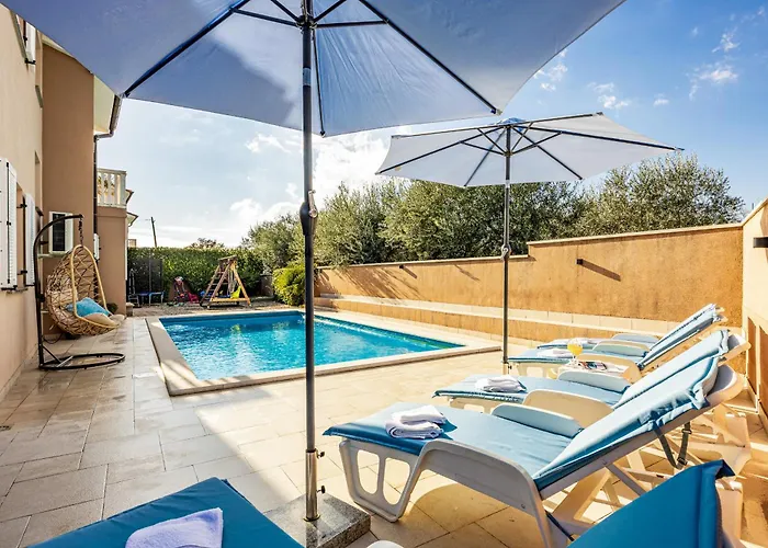 Vila Vesna For 6 Persons Near With 32 M2 Private Pool, Kids Playground & Free Bikes