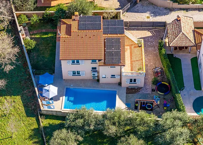 Vesna For 6 Persons Near With 32 M2 Private Pool, Kids Playground & Free Bikes Vila