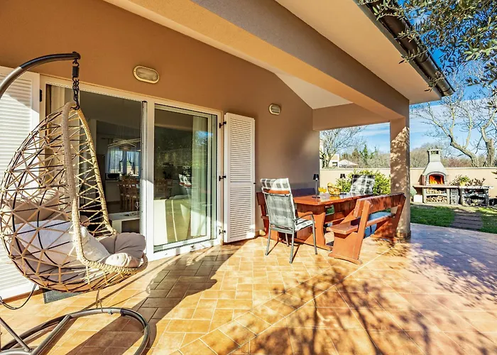 Vila Vesna For 6 Persons Near With 32 M2 Private Pool, Kids Playground & Free Bikes *