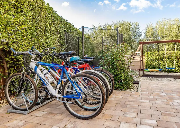 Vesna For 6 Persons Near With 32 M2 Private Pool, Kids Playground & Free Bikes Pula