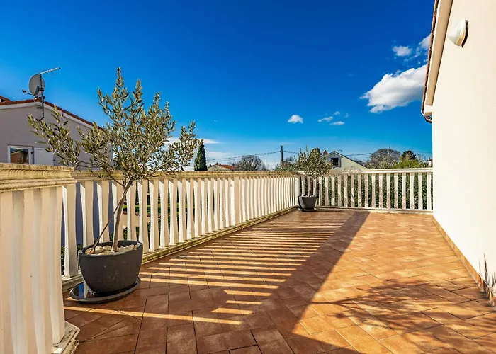 Vesna For 6 Persons Near With 32 M2 Private Pool, Kids Playground & Free Bikes Villa