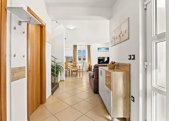 Vesna For 6 Persons Near With 32 M2 Private Pool, Kids Playground & Free Bikes * Pula