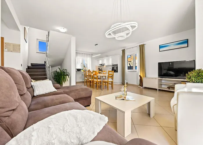 Vesna For 6 Persons Near With 32 M2 Private Pool, Kids Playground & Free Bikes Villa