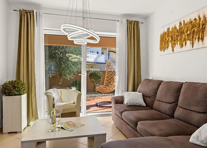 Vesna For 6 Persons Near With 32 M2 Private Pool, Kids Playground & Free Bikes Pula