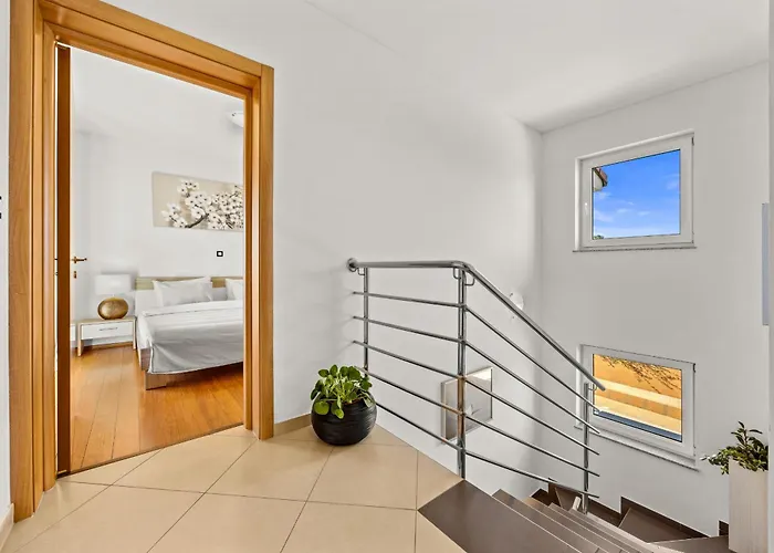 Vila Vesna For 6 Persons Near With 32 M2 Private Pool, Kids Playground & Free Bikes *