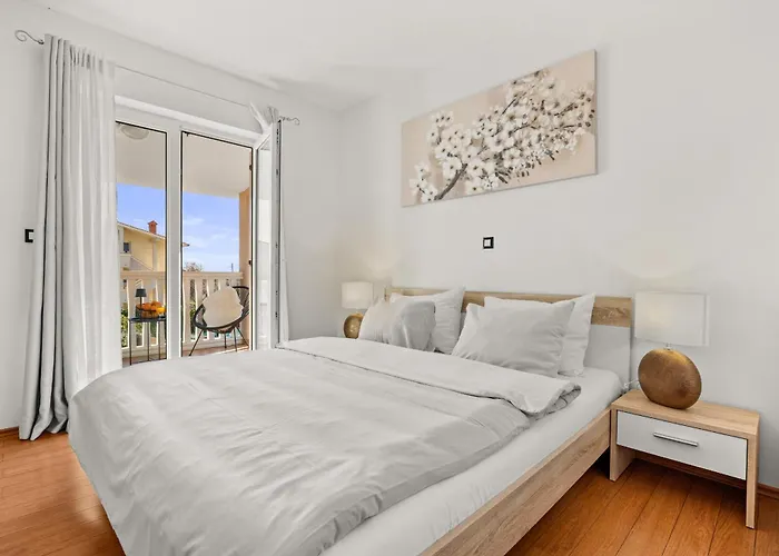 Vesna For 6 Persons Near With 32 M2 Private Pool, Kids Playground & Free Bikes * Pula