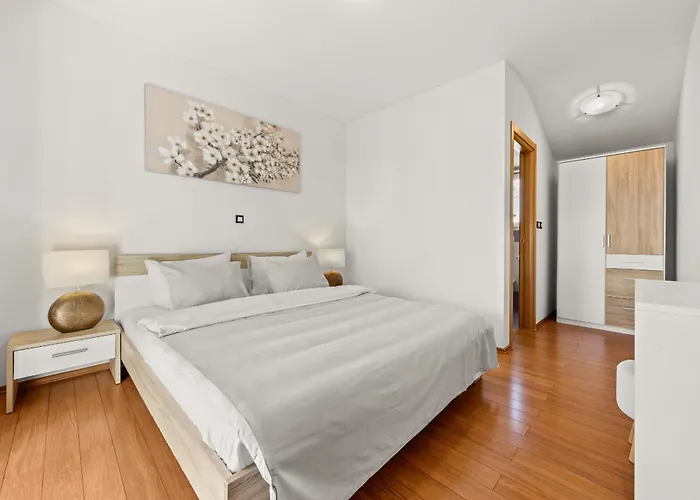 Villa Vesna For 6 Persons Near With 32 M2 Private Pool, Kids Playground & Free Bikes *