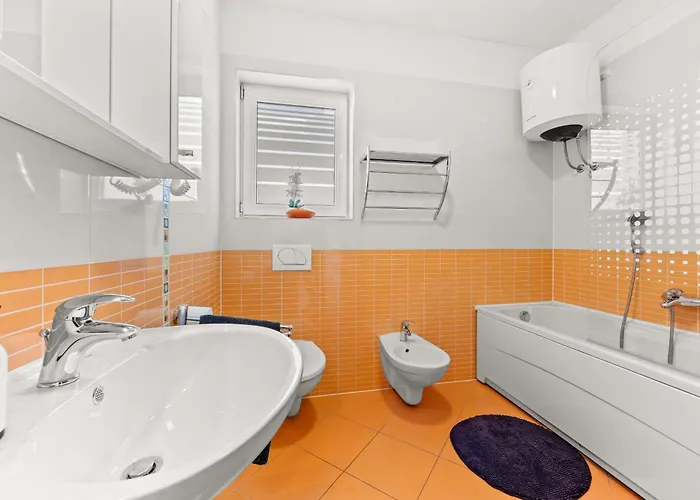 Vesna For 6 Persons Near With 32 M2 Private Pool, Kids Playground & Free Bikes Pula