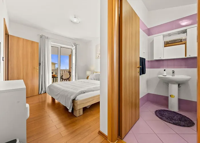 Vesna For 6 Persons Near With 32 M2 Private Pool, Kids Playground & Free Bikes * Pula