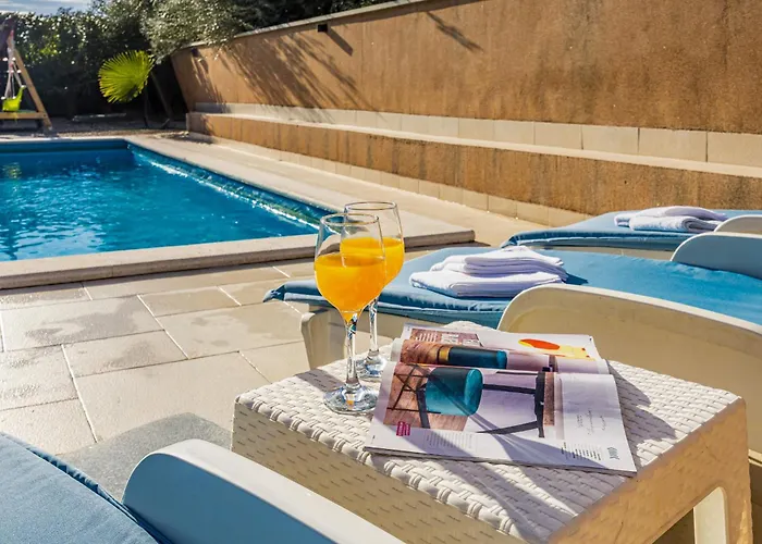 Vesna For 6 Persons Near With 32 M2 Private Pool, Kids Playground & Free Bikes Vila Pula