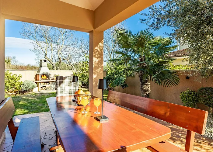 Vila Vesna For 6 Persons Near With 32 M2 Private Pool, Kids Playground & Free Bikes