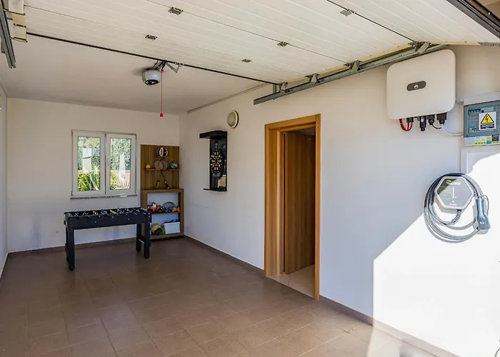 Vesna For 6 Persons Near With 32 M2 Private Pool, Kids Playground & Free Bikes Vila